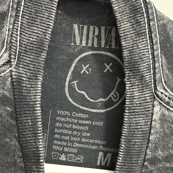 NIRVANA Smiley Face Rock Band Tee Distressed T-Shirt Size M - Picture 2 of 3